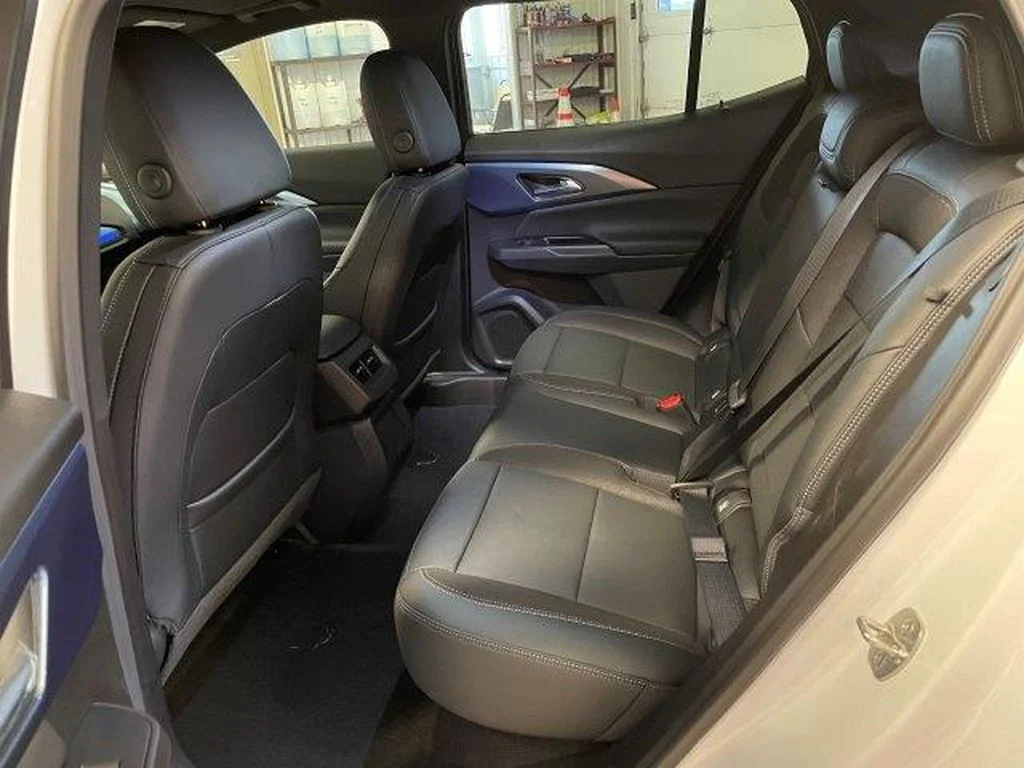 Used 2024 Summit White Chevrolet LT image 16