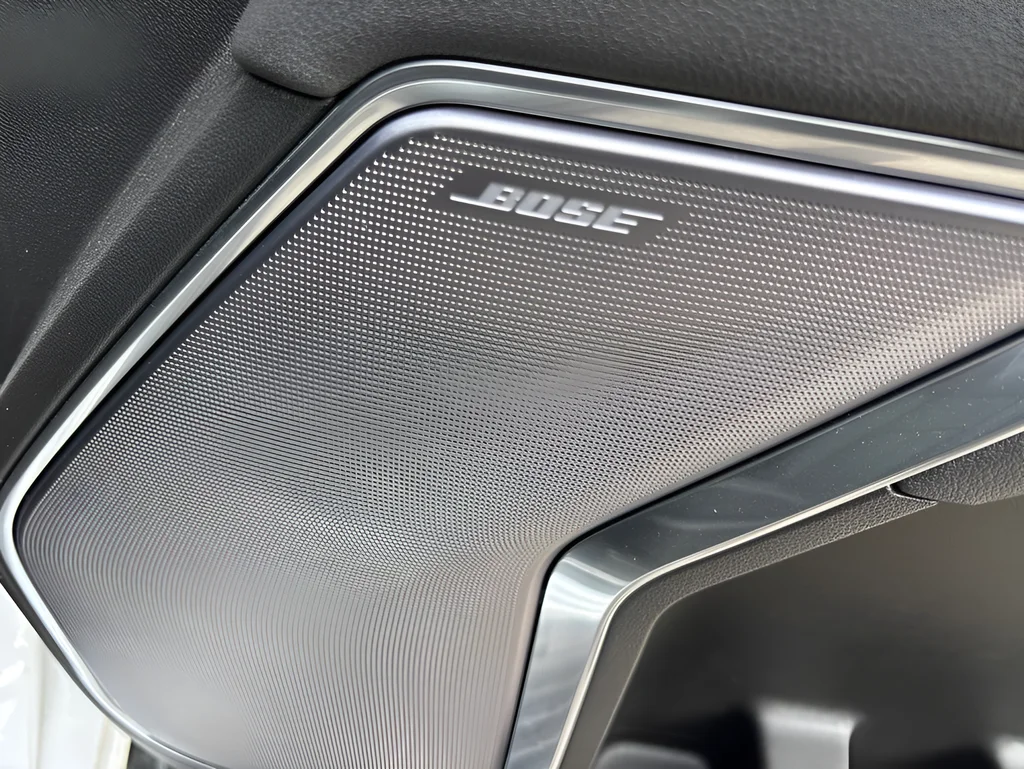 Used 2025 Pearl Chevrolet High Country image 35