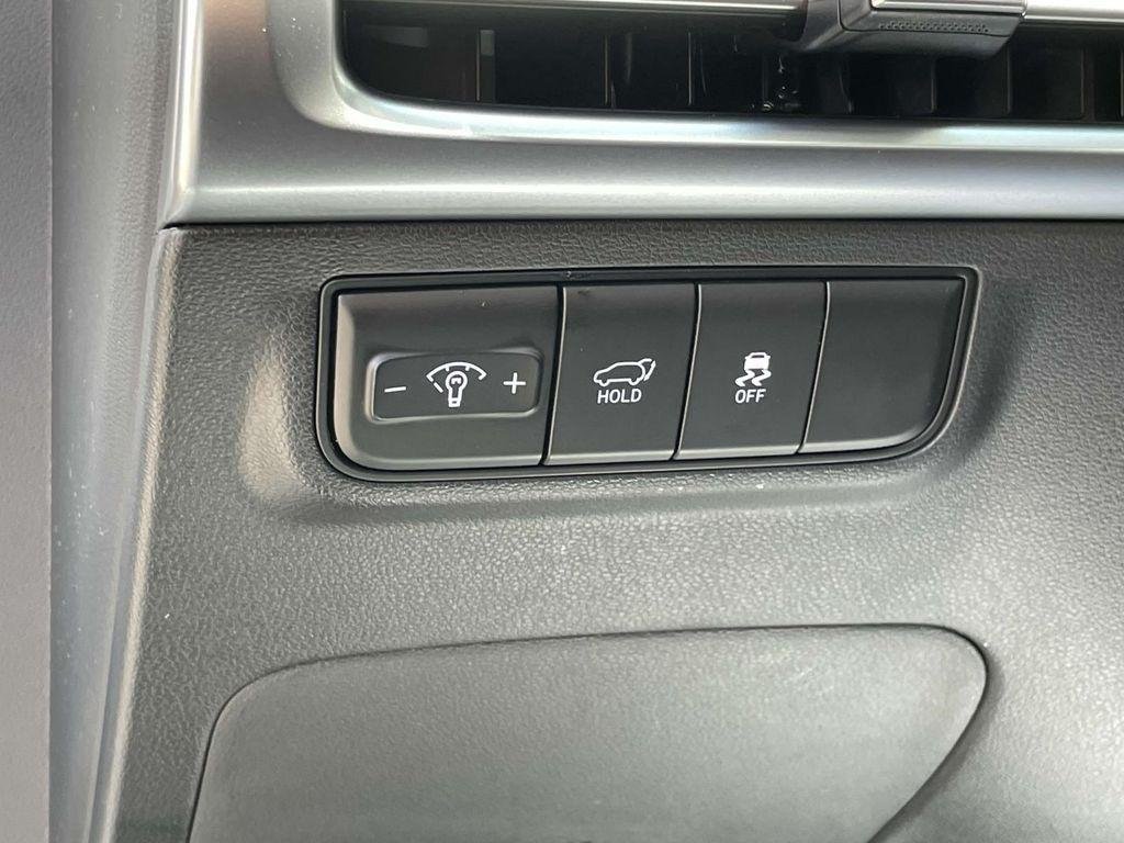 New 2025 White Hyundai SEL AWD image 20