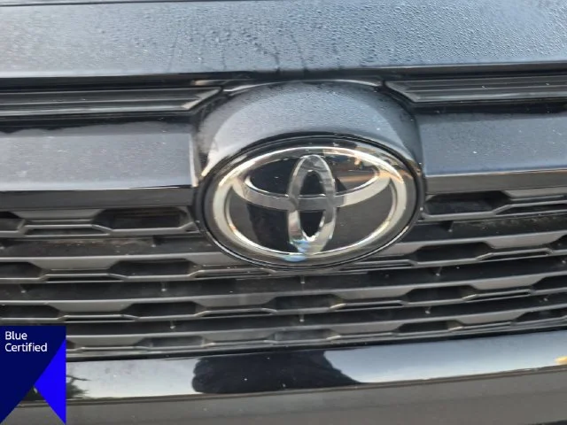 Used 2022 Black Toyota XLE Premium image 37
