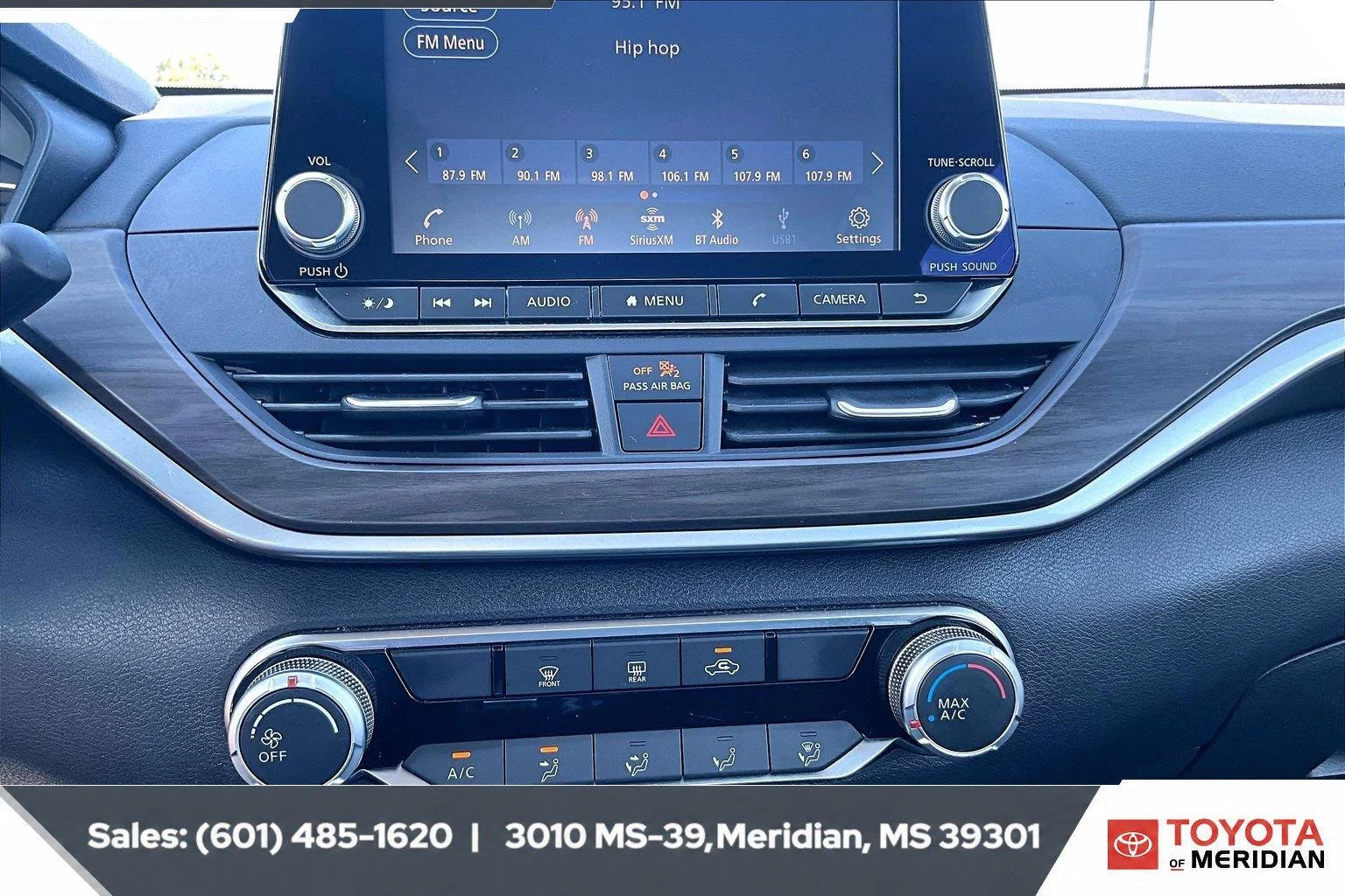 Used 2025 Gun Metallic Nissan SV image 22