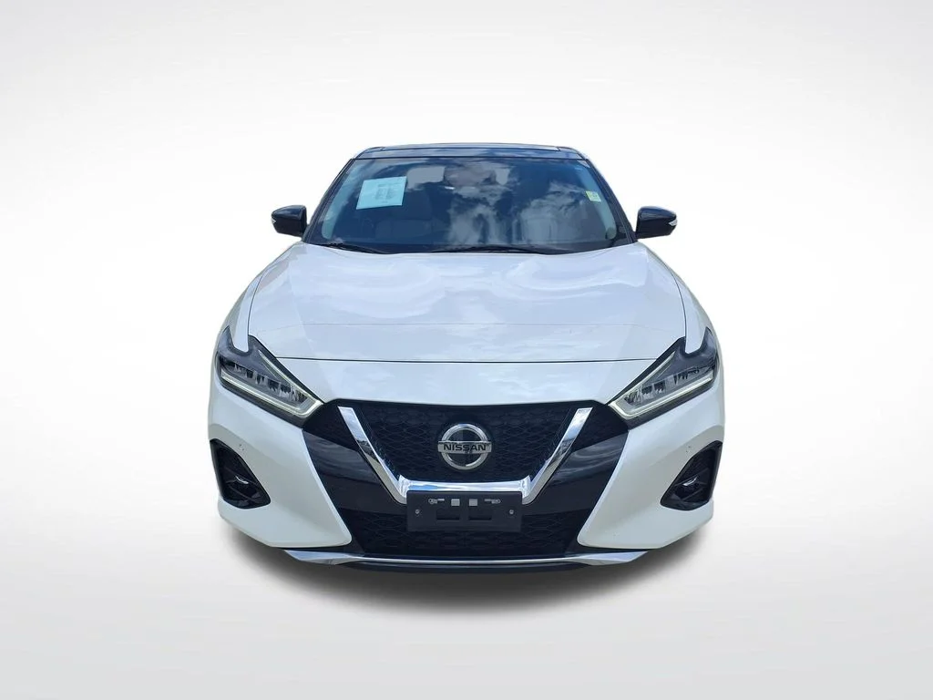 Used 2021 White Nissan Platinum image 2