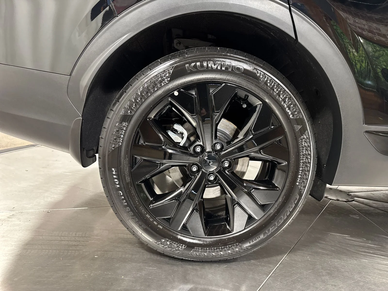 Used 2025 Black Kia X-Line image 13