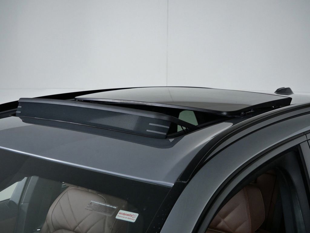 Used 2026 Skyscraper Grey Metallic BMW xDrive40i image 19