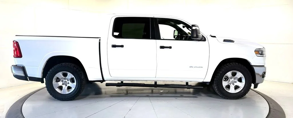 Used 2025 White Ram Big Horn/Lone Star image 3