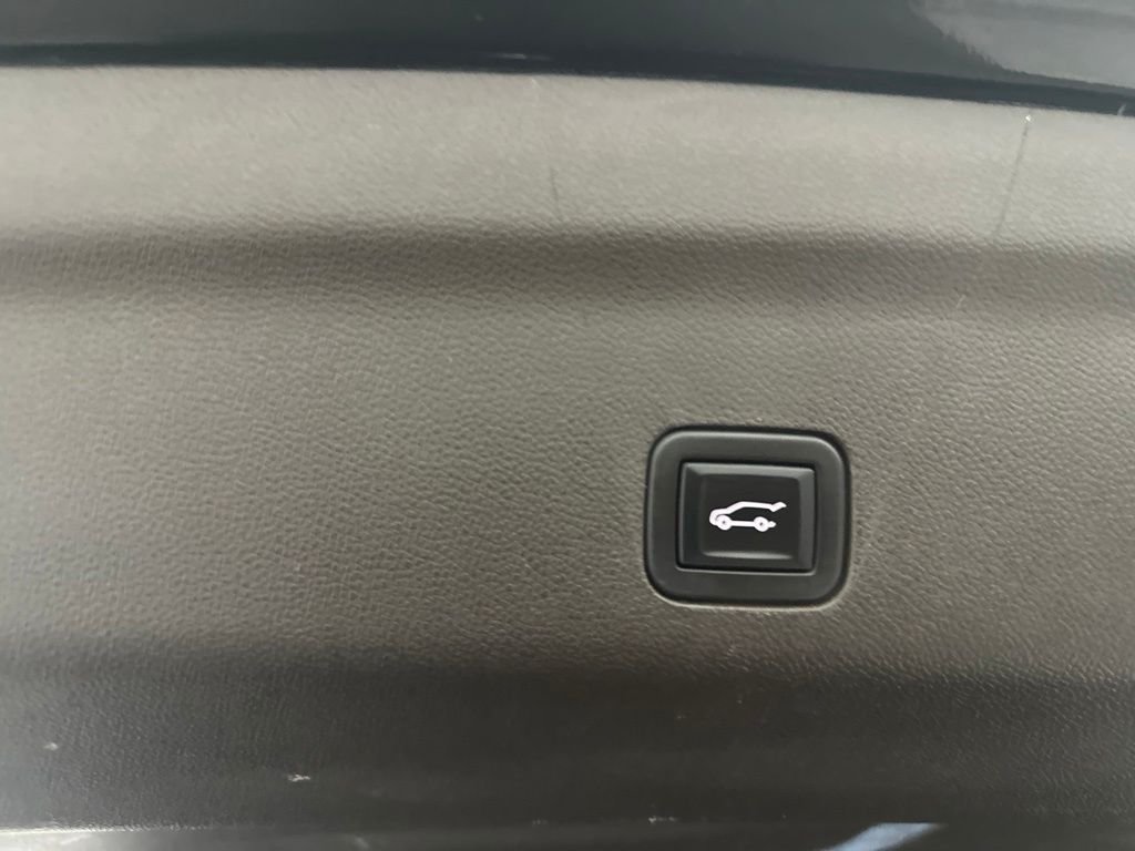Used 2023 Black Chevrolet Z71 image 32