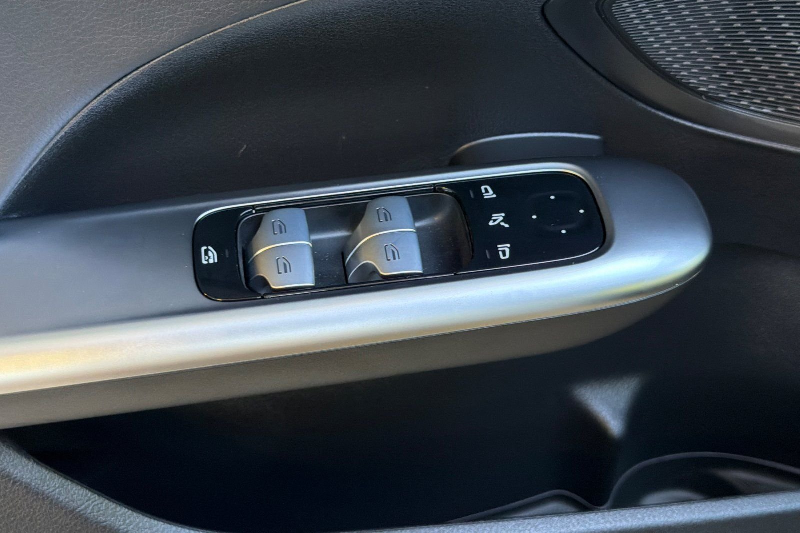 New 2026 MANUFAKTUR Alpine Grey Mercedes-Benz C 300 image 24
