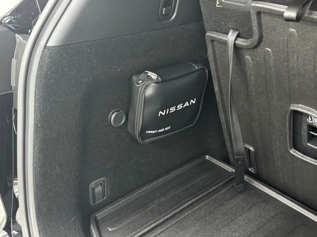 Used 2025 Black Nissan Platinum image 10