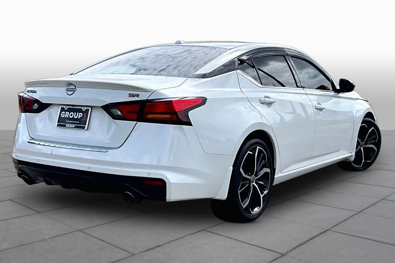 Used 2023 Pearl White Tricoat Nissan 2.5 SR image 13
