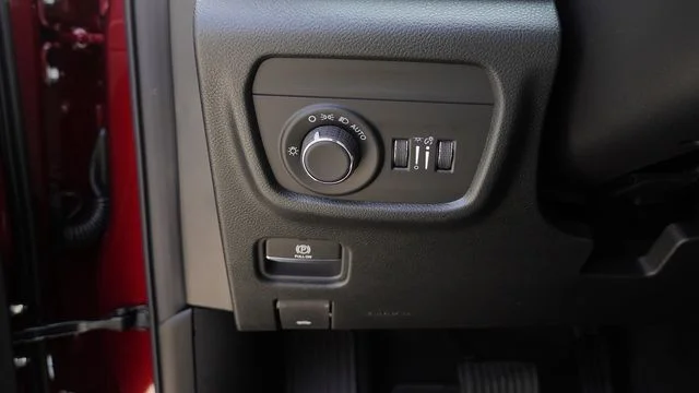 New 2026 Velvet Red Pearl-Coat Exterior Paint Jeep Altitude image 23