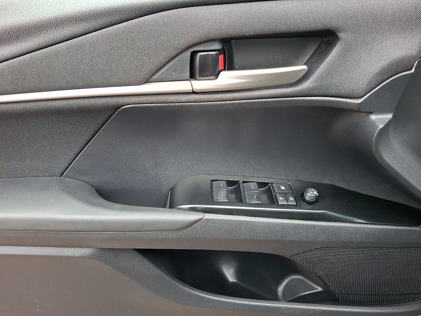 Used 2025 Underground Toyota LE image 11