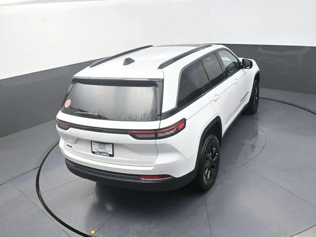 New 2026 Bright White Clear-Coat Exterior Paint Jeep Laredo Altitude image 17