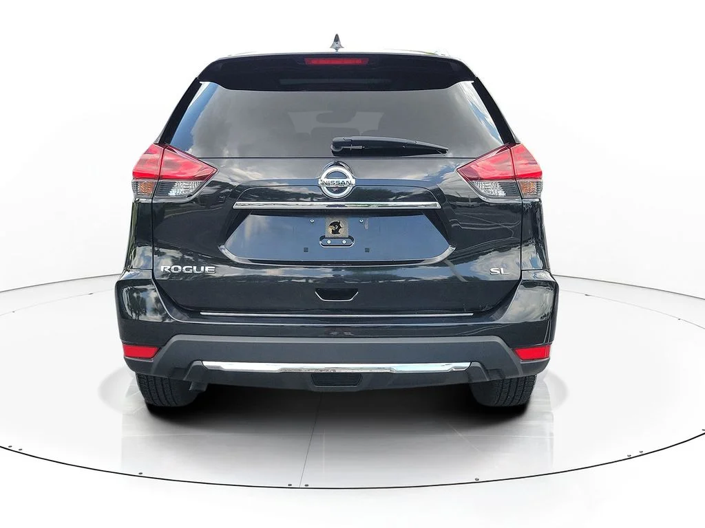 Used 2018 Black Nissan SL image 6