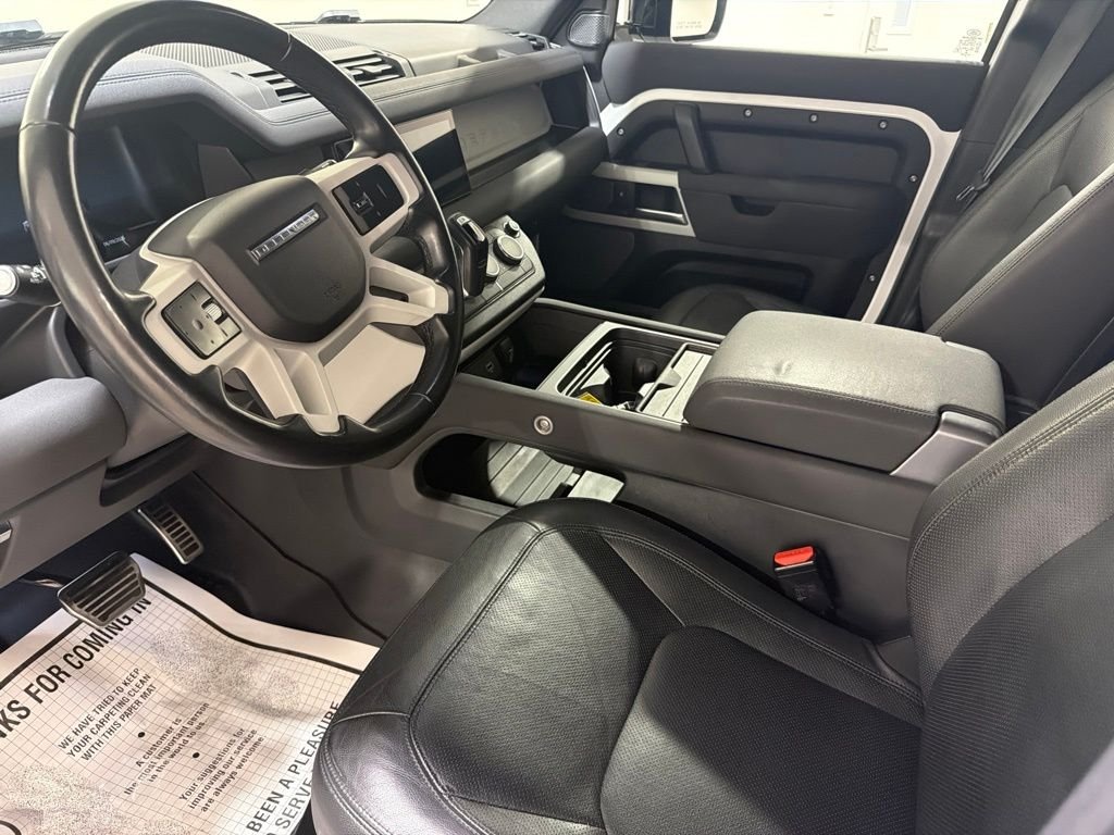 Used 2023 White Land Rover SE image 10