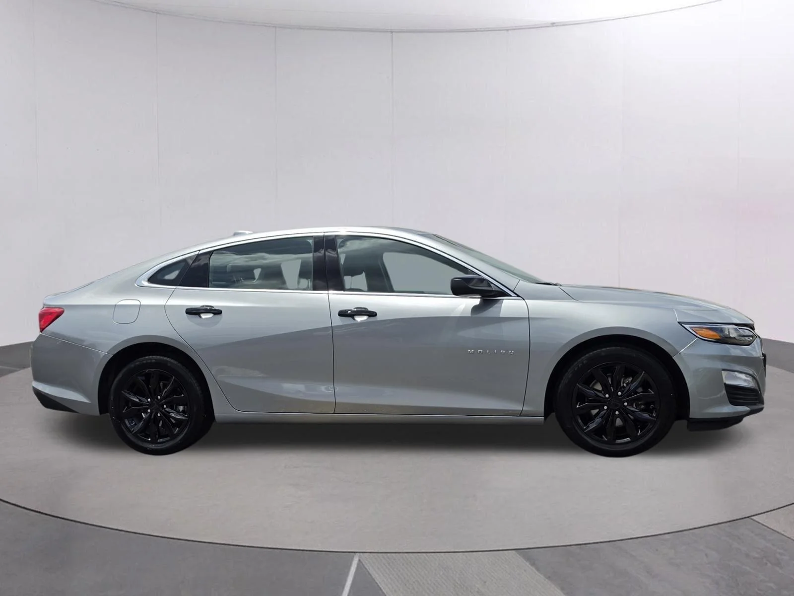 Used 2024 Sterling Gray Metallic Chevrolet LT image 5