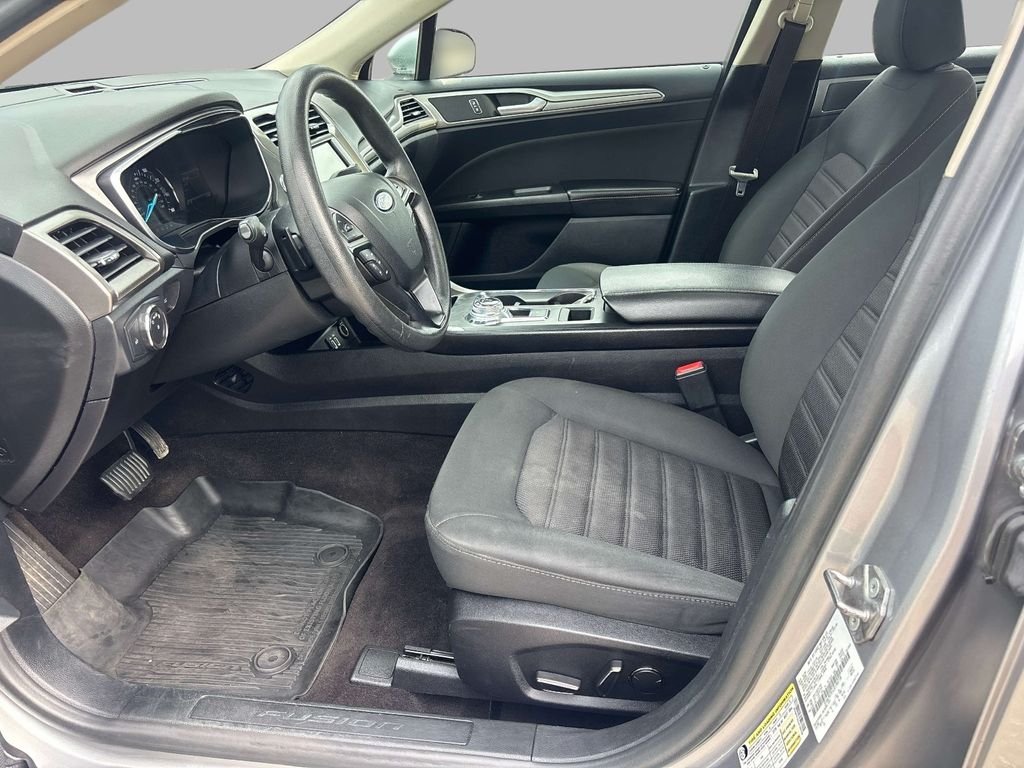 Used 2020 Silver Ford SE image 11