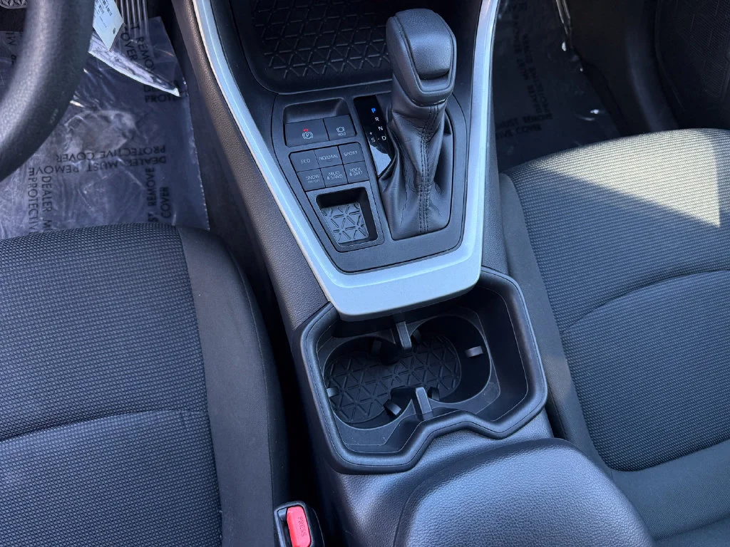 Used 2025  Toyota LE image 26