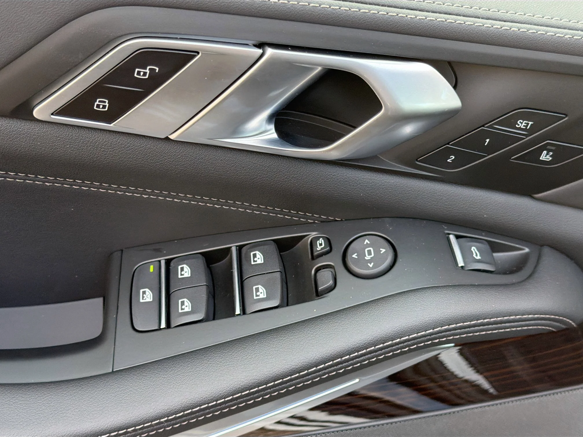 New 2026 Black Sapphire Metallic BMW xDrive50e image 23