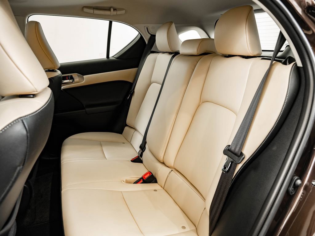 Used 2014 Pearl Lexus 200h image 41