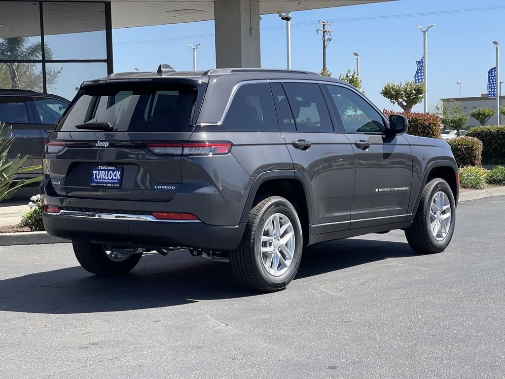 New 2026 Baltic Gray Metallic Clear-Coat Exterior Paint Jeep Laredo X image 10
