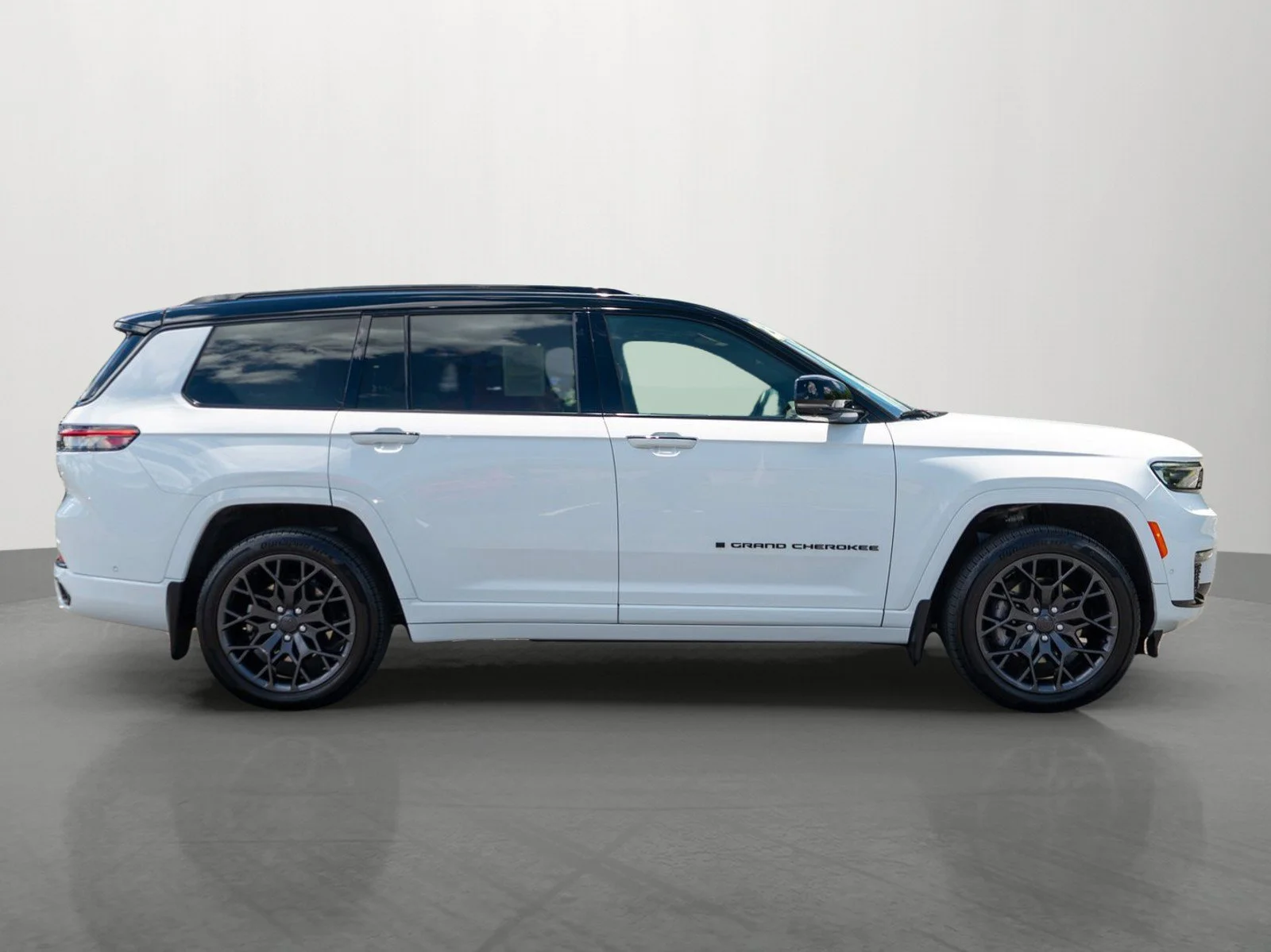 Used 2023 Bright White Clearcoat Jeep Summit image 8