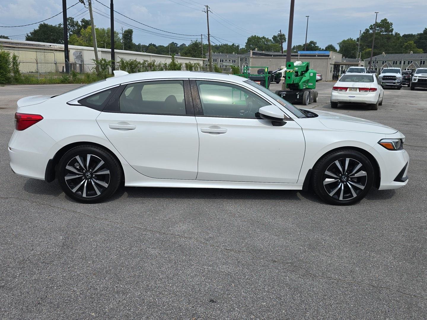 Used 2022 Platinum White Pearl Honda EX image 2