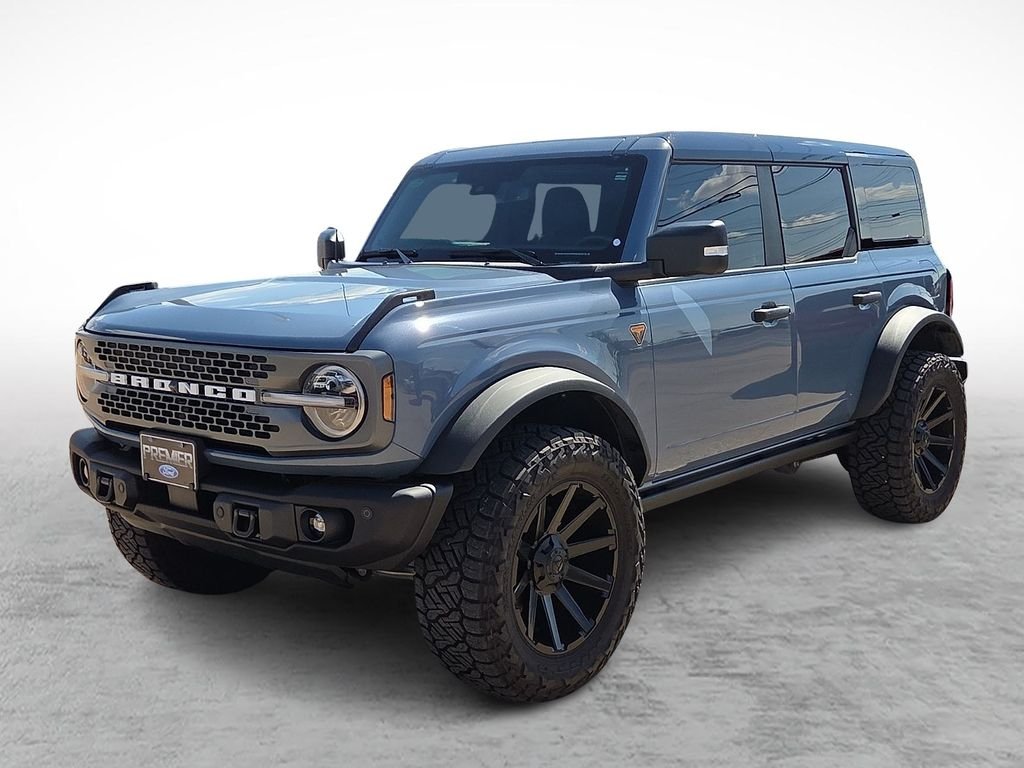 Used 2025 Azure Gray Metallic Ford Badlands image 5