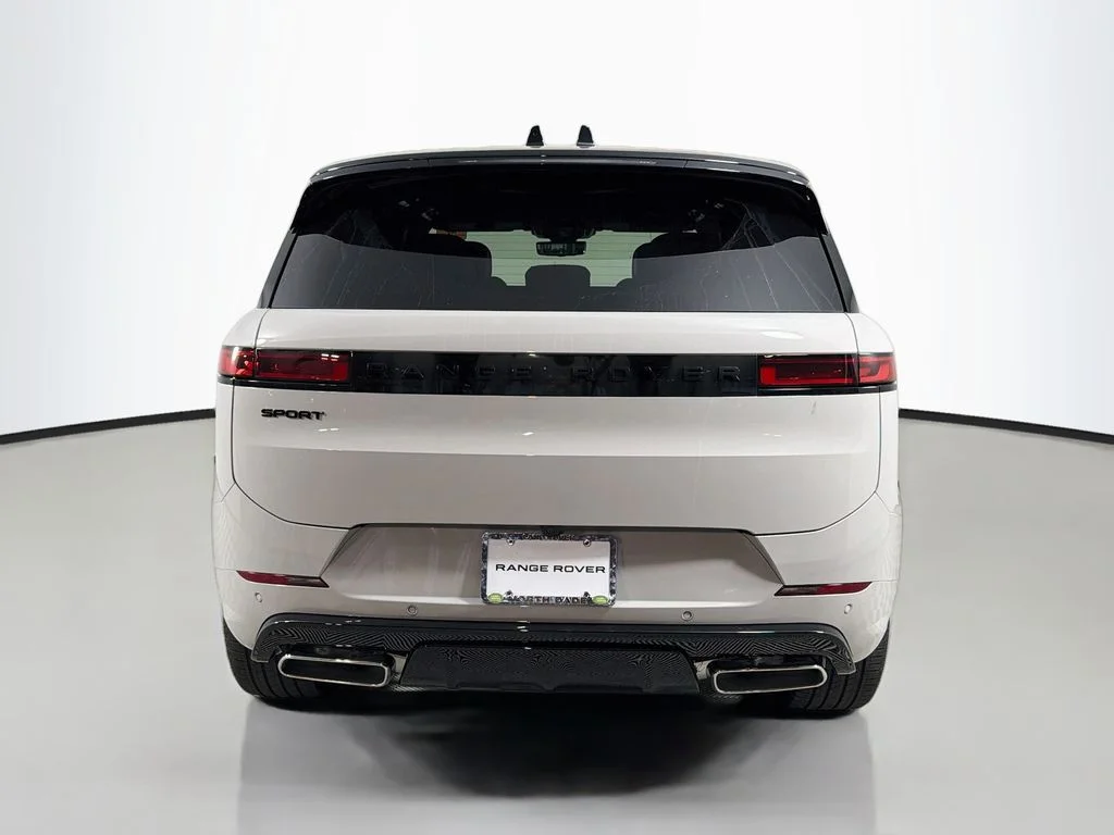 New 2026 Borasco Grey Land Rover Dynamic SE image 6