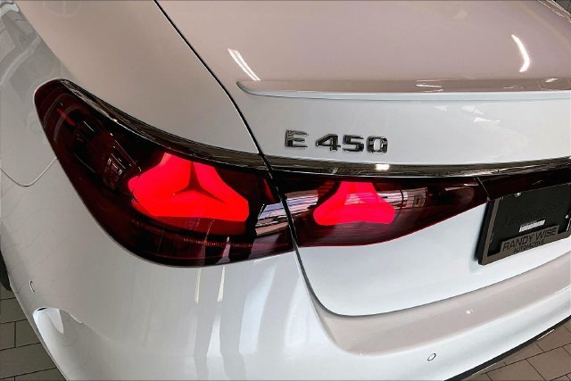 New 2026 MANUFAKTUR Moonlight White Metallic Mercedes-Benz E 450 image 47