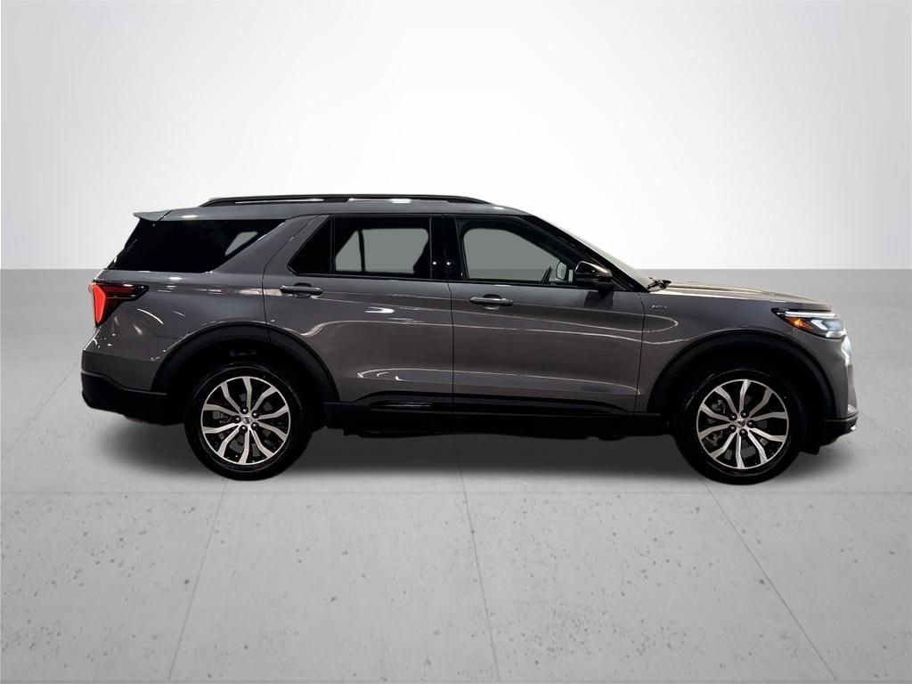 Certified Used 2025 Gray Ford ST-Line image 10
