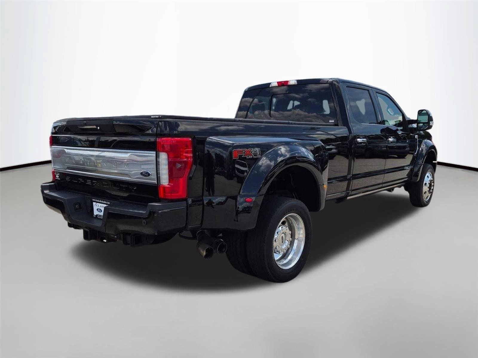 Used 2017 Shadow Black Ford Platinum image 5