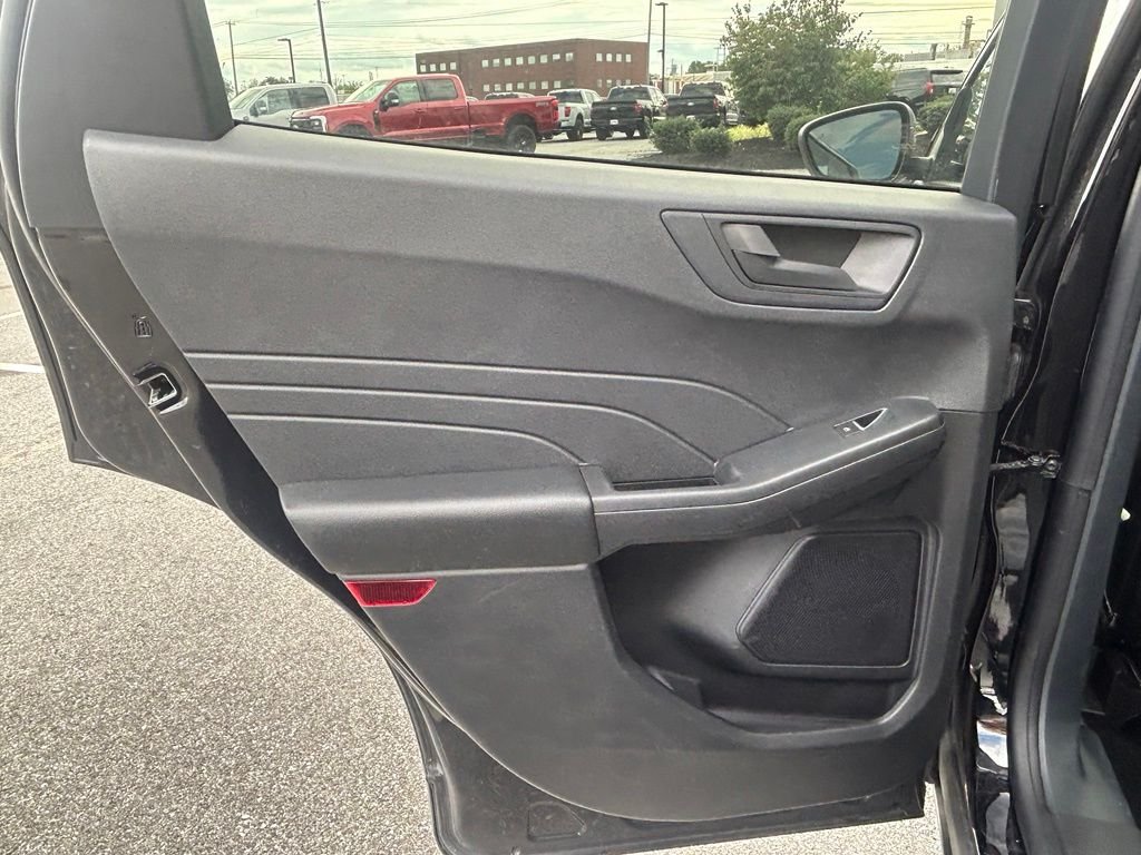 Used 2022 Black Ford SE image 19