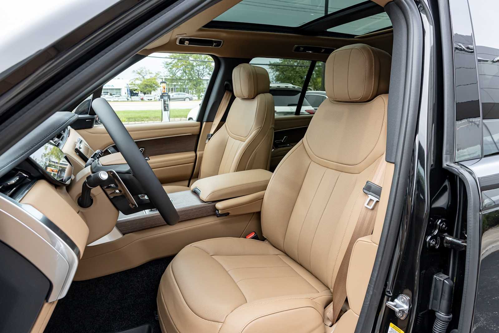 New 2027 Santorini Black Land Rover SE image 27