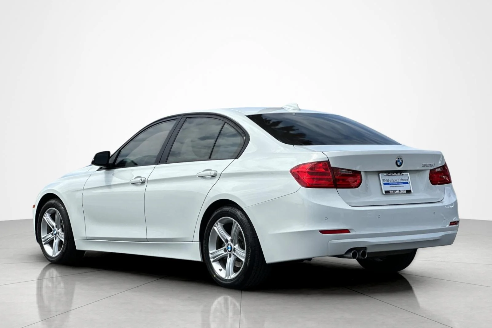 Used 2015 Alpine White BMW 328i image 3