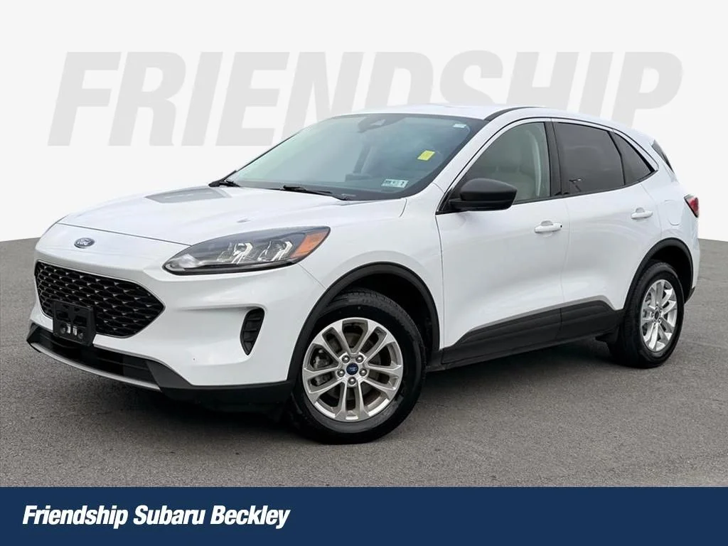 Used 2022 White Ford SE image 1