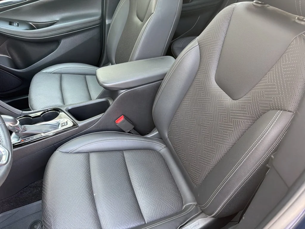 Used 2023 Sapphire Buick Essence image 9