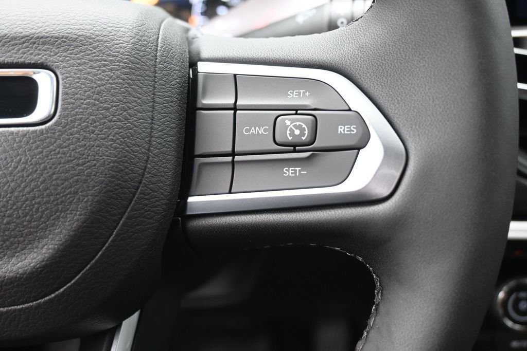 New 2026 Fathom Blue Pearl Coat Jeep Latitude image 6