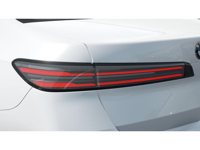 New 2027 Mineral White Metallic BMW 740 image 8