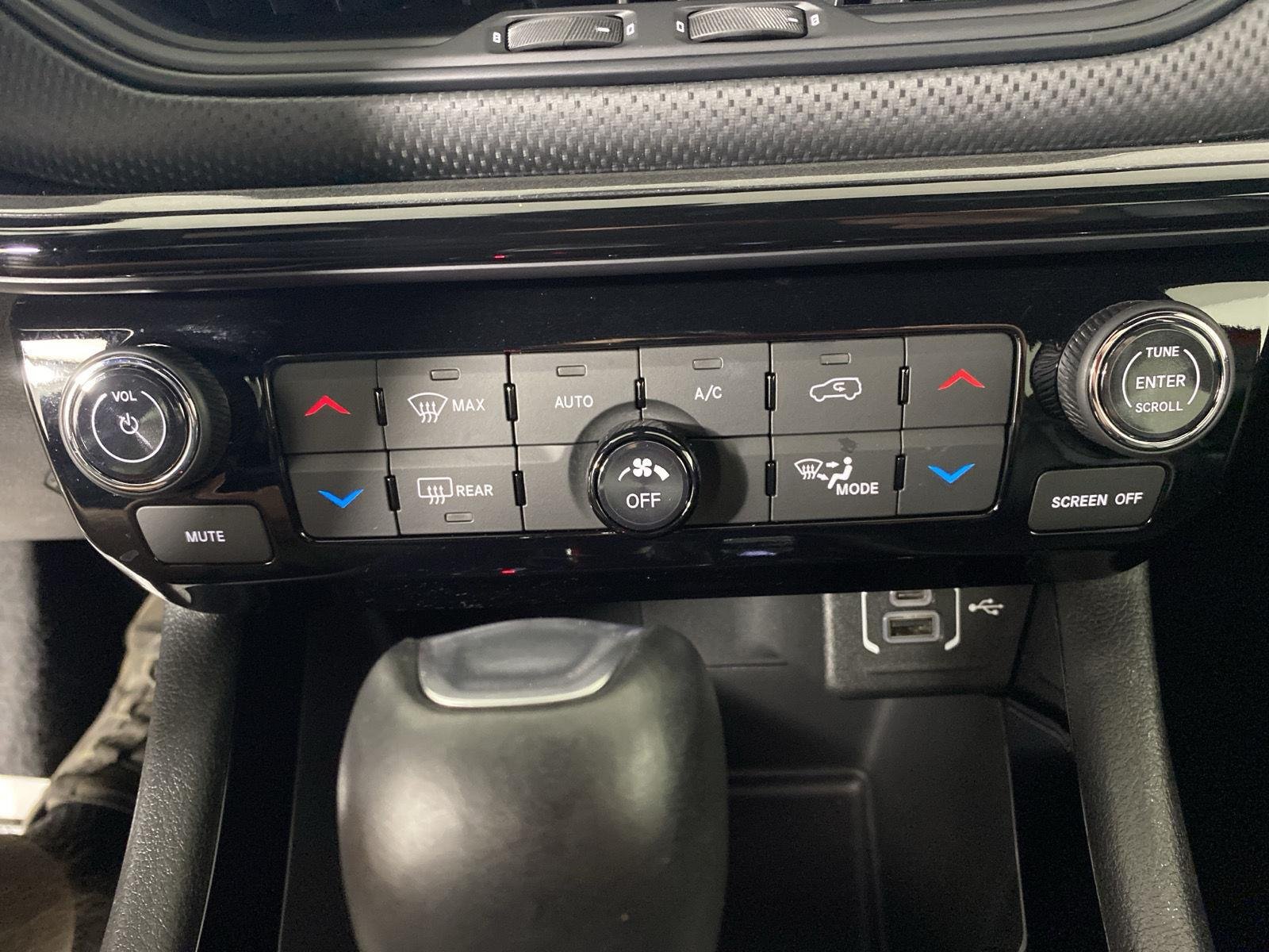 Used 2026 Red Hot Pearlcoat Jeep Limited image 27