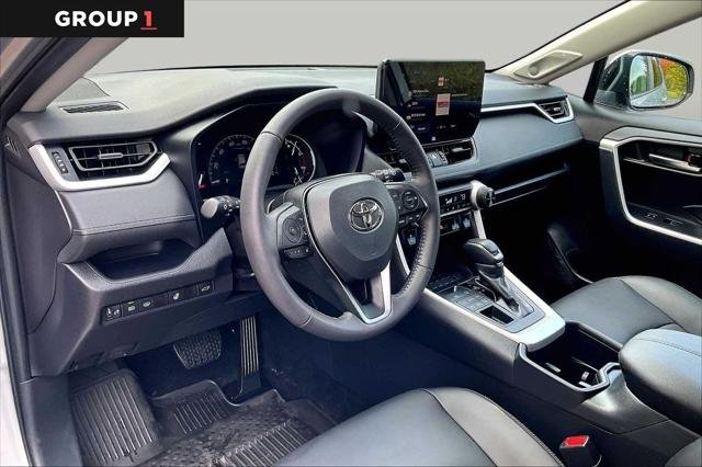 Certified Used 2025 SILVER SKY METALLIC Toyota  image 18