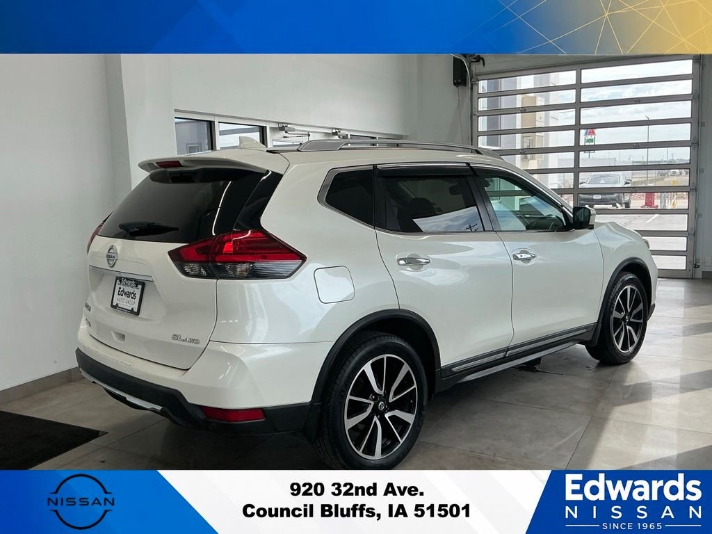 Used 2017 White Nissan  image 7