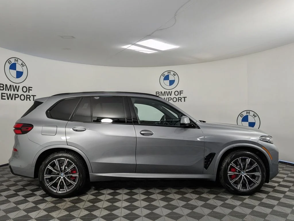 New 2026 Skyscraper Grey Metallic BMW xDrive50e image 5