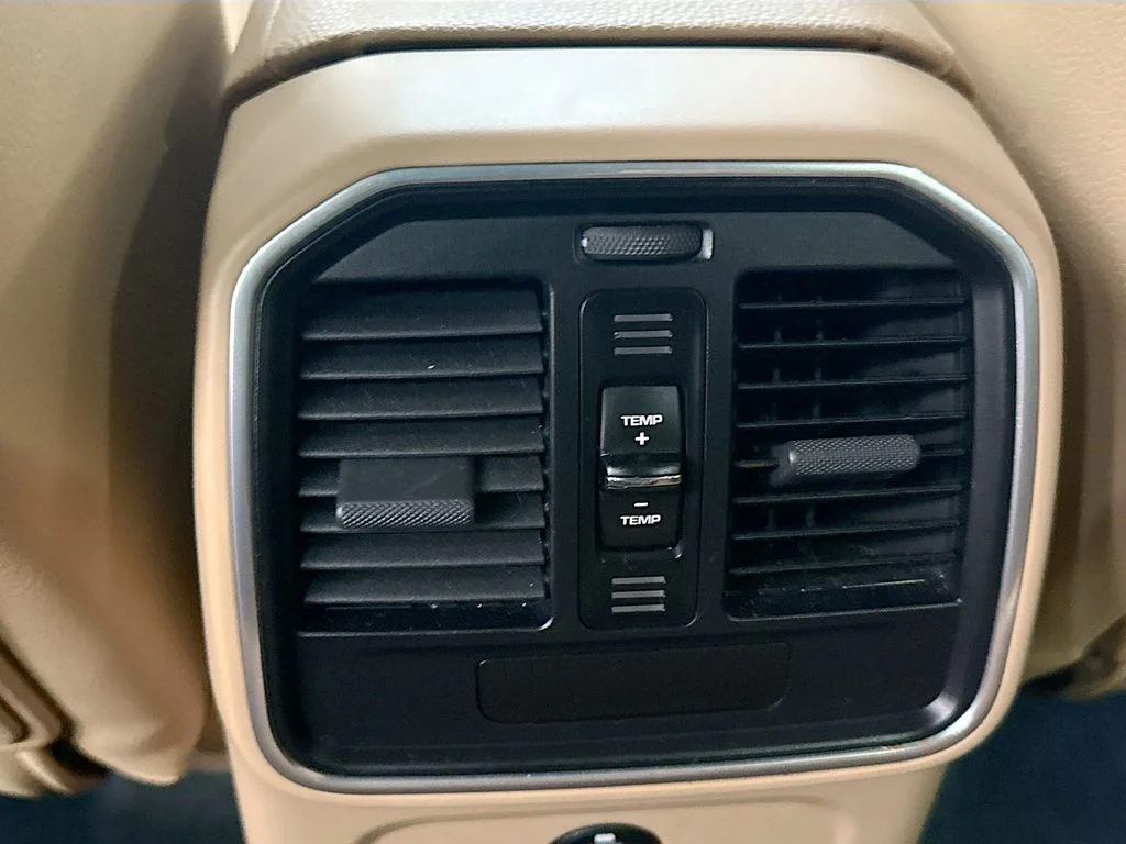 Used 2022  Porsche Base image 26