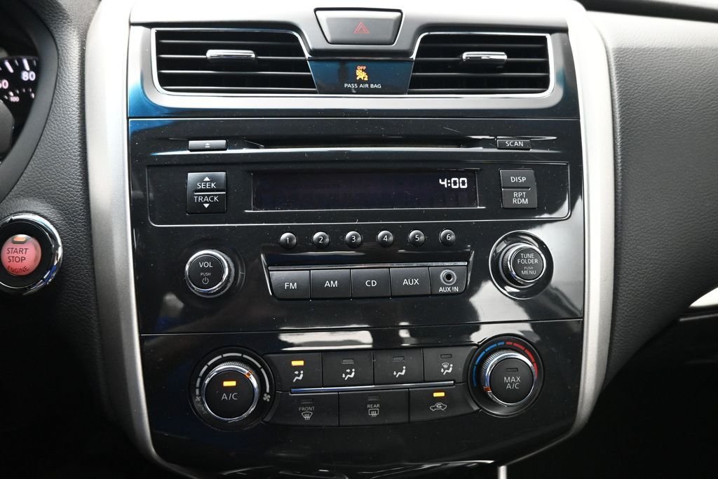 Used 2014 White Nissan 2.5 S image 14
