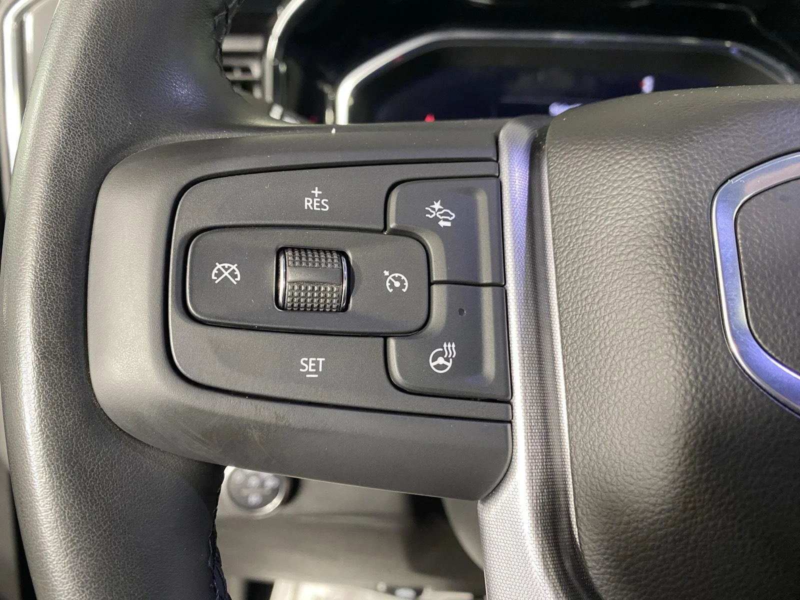 Used 2024 Onyx Black GMC Elevation image 16