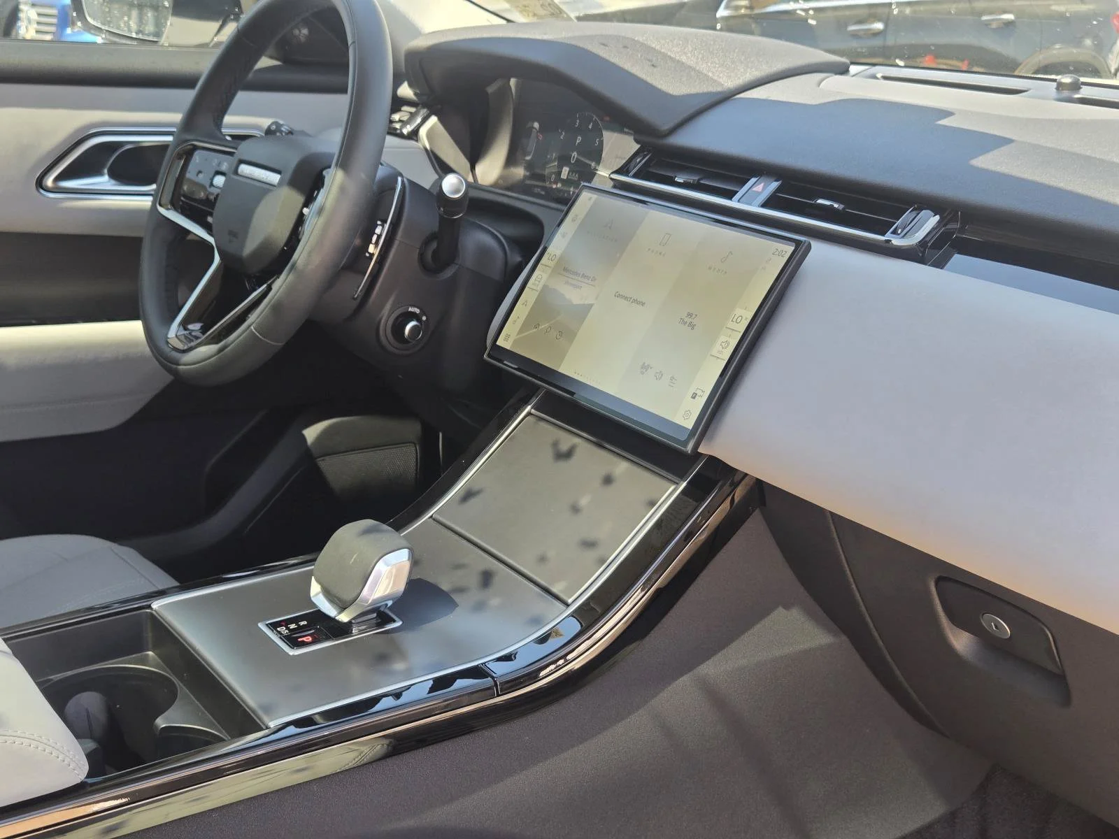 Certified Used 2025 Fuji White Land Rover Dynamic SE image 44