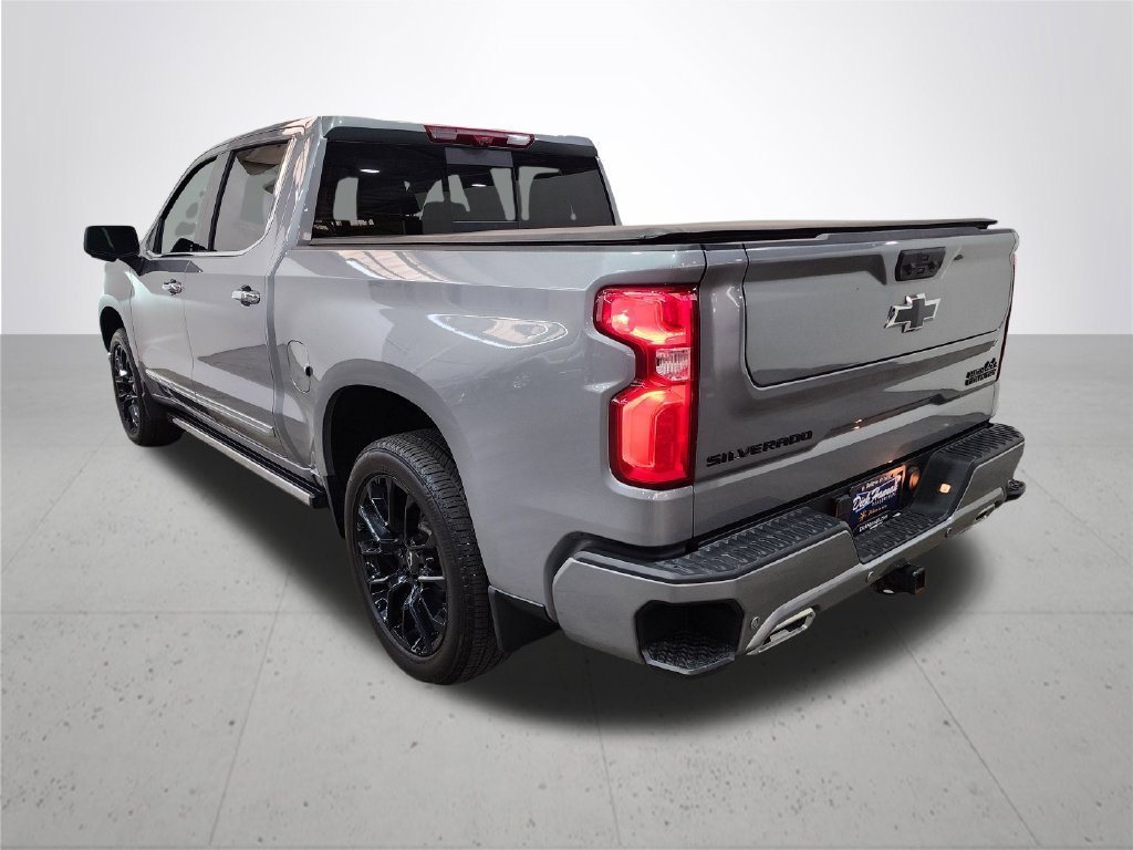 Used 2024 Gray Chevrolet High Country image 9