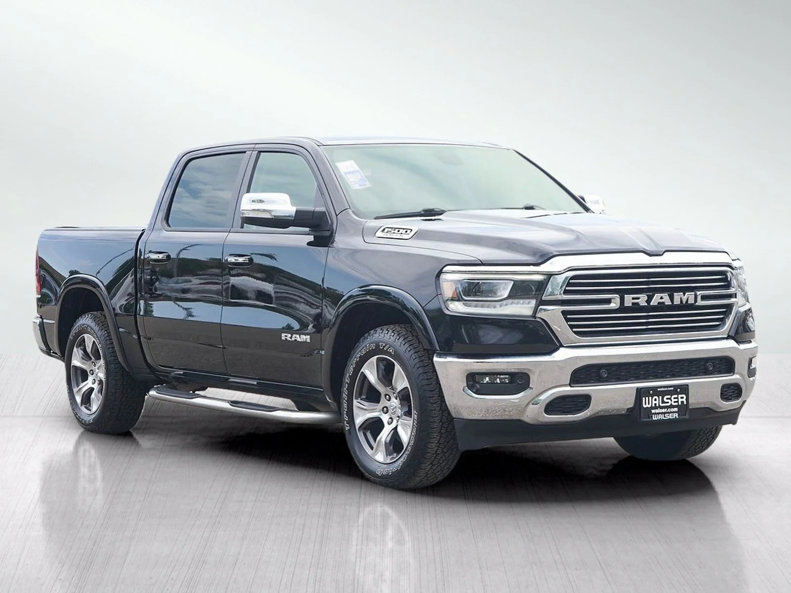 Used 2020 Diamond Black Crystal Pearlcoat Ram Laramie image 7