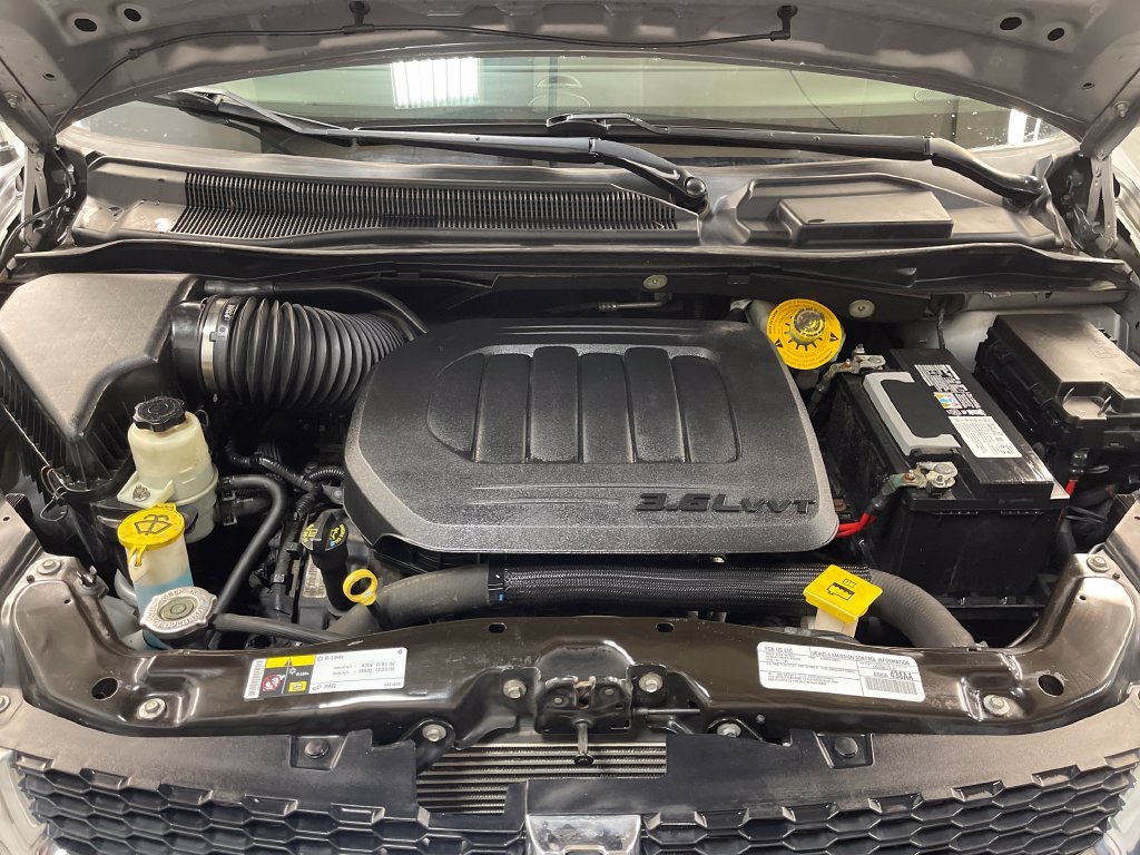 Used 2019 Silver Dodge SE image 10