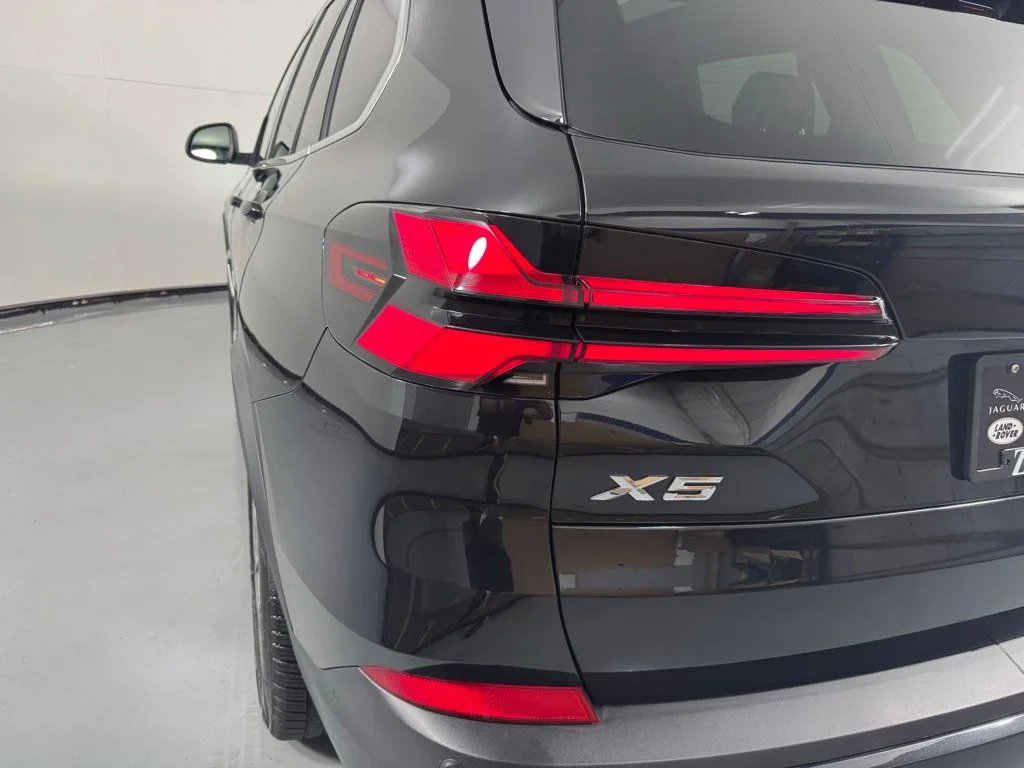 Used 2026 Black Sapphire Metallic BMW xDrive40i image 7